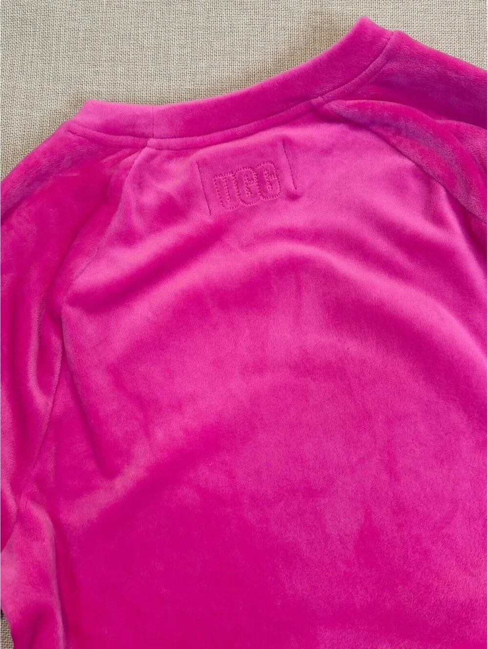 UGG Beckner Cropped Sweatshirt Small & Valerius Shorts in sonic pink. Size Small
